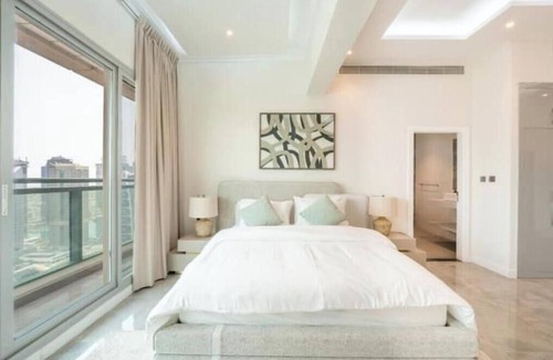 Dubai Internet City Apartment | Marina Luxury 5 Bedroom & Private Pool