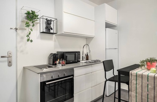 Tel Aviv Promenade Apartment | Marvelous 1BR apartment with AC in Allenby
