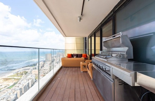 Bat Yam Apartment | Mini-Penthouse With Huge Balcony & Stunning Sea View - 30th Floor Beachfront