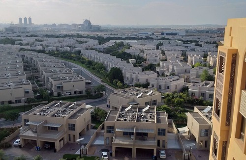 Dubai Apartment | Mirage 1 Residence Lavish Modern Apartment with Balcony