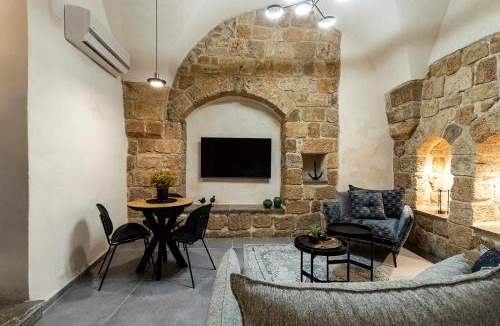 Acre Old City Apartment | Mirsa