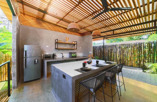 Puerto Viejo de Talamanca Villa | Modern villa w/A/C & kitchen 500m from the sea