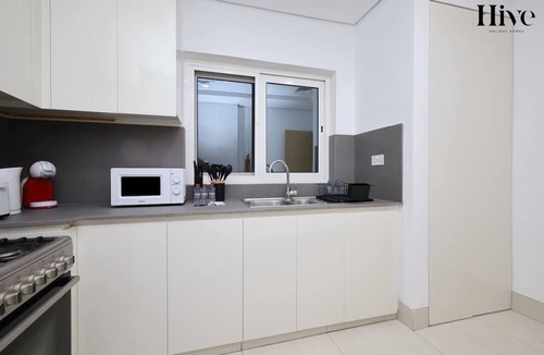 Dubai Apartment | Modern 1 Bed in Al Warqa