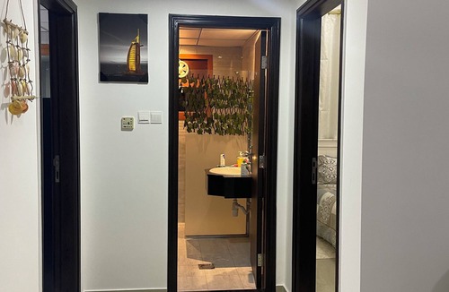 Al Sharq Apartment | Modern 1 Bedroom Entire Apartment