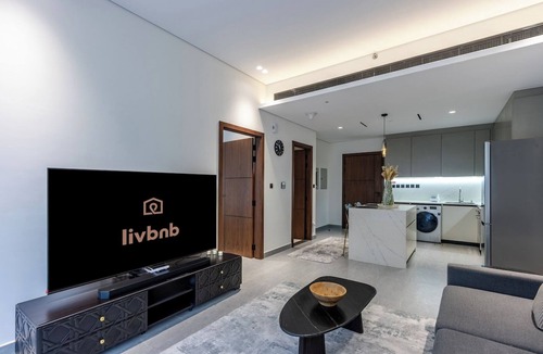 Al Satwa Apartment | Modern 1B | Rooftop Pool | DIFC and DowntownAccess