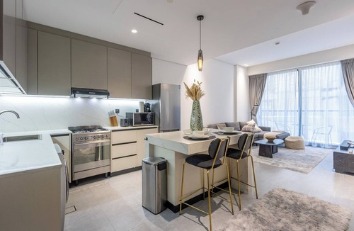 Al Satwa Apartment | Modern 1B | Rooftop Pool | DIFC and DowntownAccess