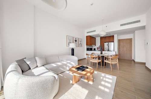 Dubai Apartment | Modern 2 BD with Stunning Sea View in Port de La Mer