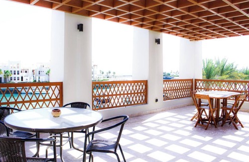 As Sifah Apartment | Modern 2-Bedroom with Marina Views