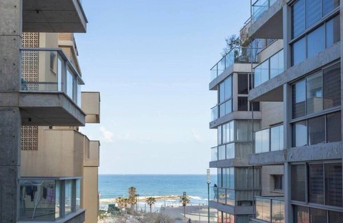 Kerem HaTeimanim Apartment | Modern 2 BR near Shouk Hacarmel by HolyGuest