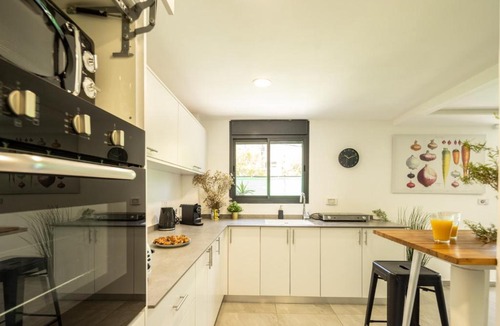 Haifa Apartment | Modern 2BR Apartment Near Baháʼí Gardens Haifa