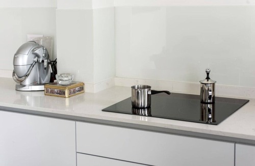 Ramat Hasharon Apartment | Modern 2BR Apt w Private Parking in City Center