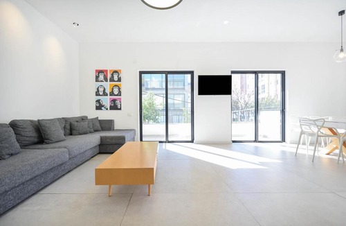 Old North Apartment | Modern 3BR Next to the Sea by HolyGuest