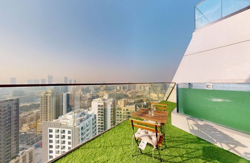 Jumeirah Village Circle Apartment | Modern 1 Bed l Private Pool l Community Views