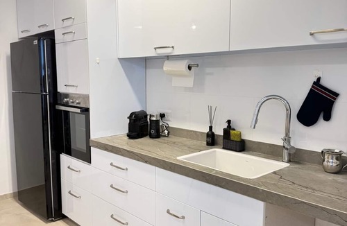 Netanya Apartment | Modern Apartment in Central Netanya – 2 Min Walk to the Beach!