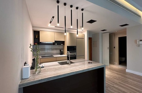The Greens Apartment | Modern-Chic 1BR in The Greens - Central Dubai