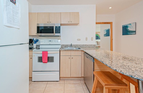 Villarreal Condo | Modern condo near beaches with mountain views, balcony, W/D, AC