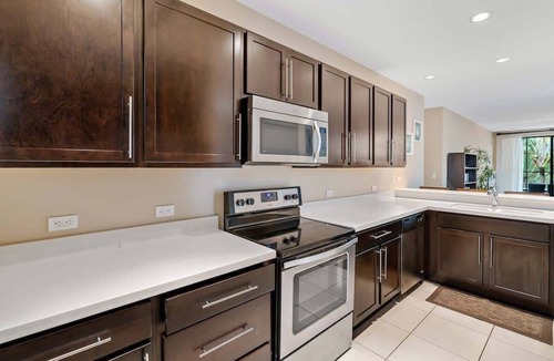 Coco Condo | Modern Condo w/Lush Garden Views & Resort-Style Amenities
