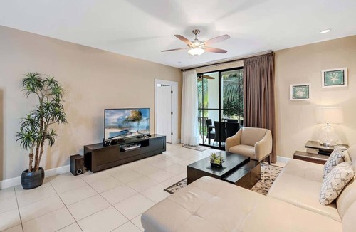 Coco Condo | Modern Condo w/Lush Garden Views & Resort-Style Amenities