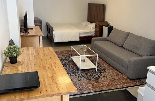 Florentin Apartment | Modern Double Bed Apartment in Central Tel Aviv – 10 Min to Beach, Free Wi-Fi