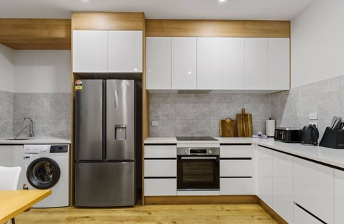 Orewa House | Modern Orewa Delight w Parking just Steps to Beach