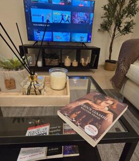 Al Swaifyeh Apartment | Modern One Bedroom with Steps from the Best Shops