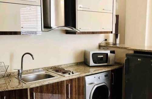 Al Swaifyeh Apartment | Modern studio 13 mins away to downtown - few steps to great food, cafes, shops