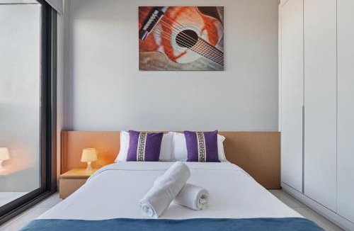 Dubai Apartment | Modern Studio with Dubailand Views