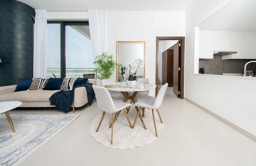 Al Hamriya Apartment | Modern Waterfront 1-Bedroom Apartment - Blue Bay Walk