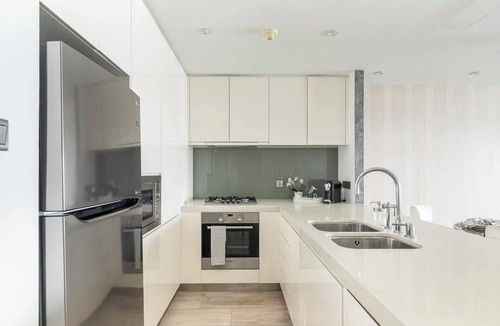 Jadaf Apartment | Modern Waterfront 1BR w/ Balcony in Dubai Creek!