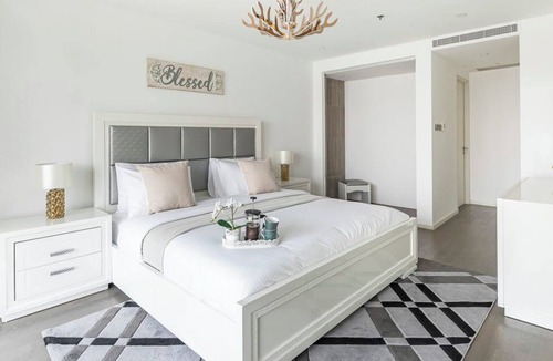 Jadaf Apartment | Modern Waterfront 1BR w/ Balcony in Dubai Creek!