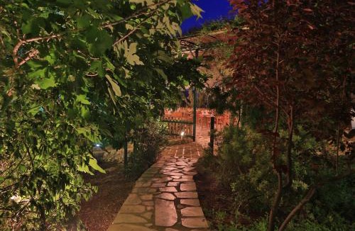 Zayy Resort | Mountain Breeze Lodge & Resort