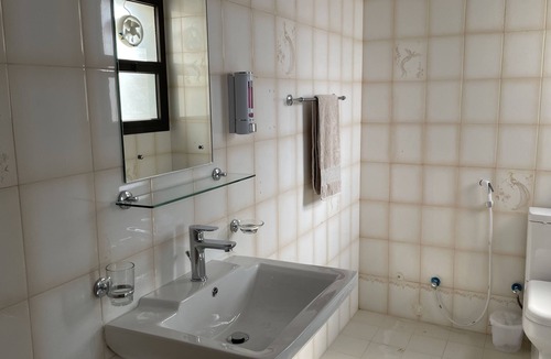Qurm Apartment | Muscat's insider tip: Just a 7-minute walk from the beach