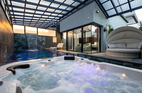 Elqosh Cabin | Naomi Boutique Suites