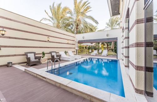 Palm Jumeirah Villa | Near Beach 5BR + Asst Room Villa with Private Pool and Balcony, Jumeirah Villa