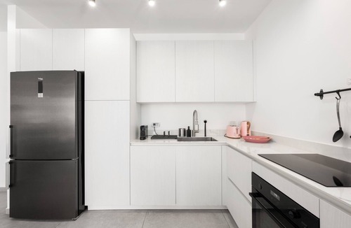 Kerem HaTeimanim Apartment | Nechmia 3BR SeaView apartment in lovely Tel Aviv-Yafo with AC