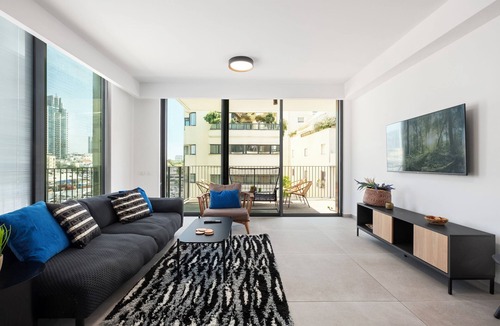 Kerem HaTeimanim Apartment | Nechmia 3BR SeaView apartment in lovely Tel Aviv-Yafo with AC