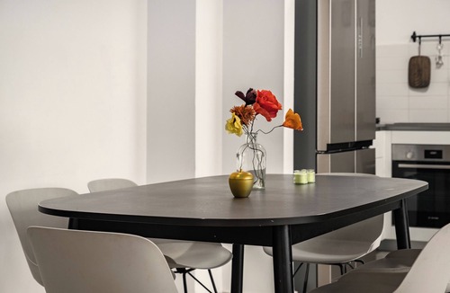 Bene Beraq Apartment | Nehemia Parking and Pool