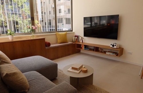Kerem HaTeimanim Apartment | New Apartment 2 Minutes from the Beach Chic & Cozy Brand new complete renovation