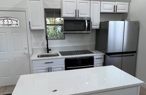 Lehi Apartment | New Build Luxurious Modern Apartment With a Private Garage And a Covered Porch