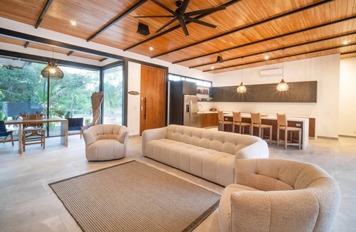 Playa Grande Villa | New Luxury privacy Villa, large pool Playa Grande.