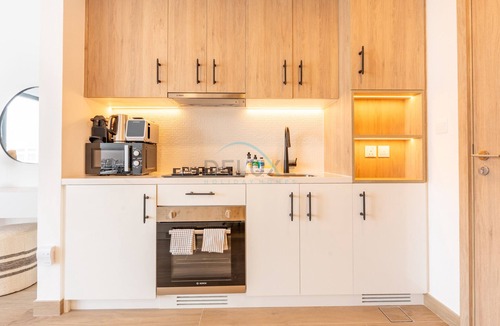 Dubai Apartment | New Studio Close to Town Square Park, Short Drive to Al Qudra Lake by Deluxe Holiday Homes