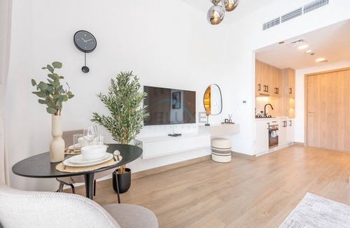 Dubai Apartment | New Studio Close to Town Square Park, Short Drive to Al Qudra Lake by Deluxe Holiday Homes
