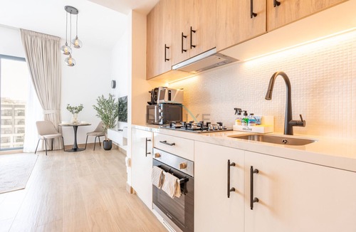Dubai Apartment | New Studio Close to Town Square Park, Short Drive to Al Qudra Lake by Deluxe Holiday Homes