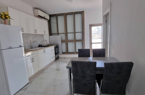 Bene Beraq Apartment | New Stylish Apartment with Balcony & Parking Close to Tel Aviv