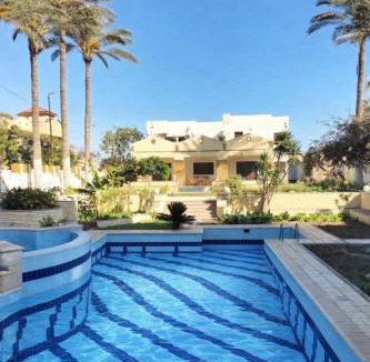 Al-'Amriyah Villa | NEW! The Diplomat - High Class - Family Villa - Private Pool - Bubble bath -new AC- Up to 10 guests - 4 Min Walk to Beach