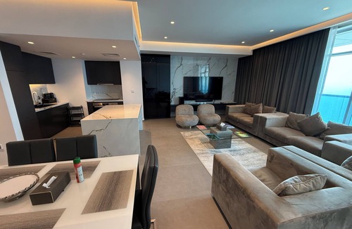 Rumailah Apartment | Newly Renovated Luxury 2BR Apartment Full Sea View