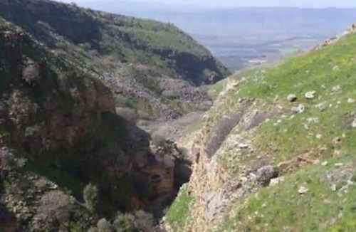 Bruchim Qela' Alon House | Nomad truck in the Golan hights