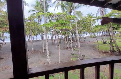 Quebrada La Gamba House | Ocean front 3-bedroom retreat with AC in Playa Zancudo