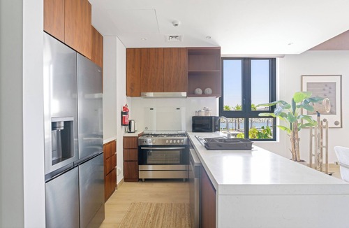 Dubai Apartment | Ocean View 2BR with a Pool & Gym, 2 min to Beach
