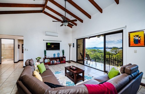 Potrero Ski Chalet | Ocean-View Townhouse | Pool | Walk to Playa Prieta – Villas Catalina 15